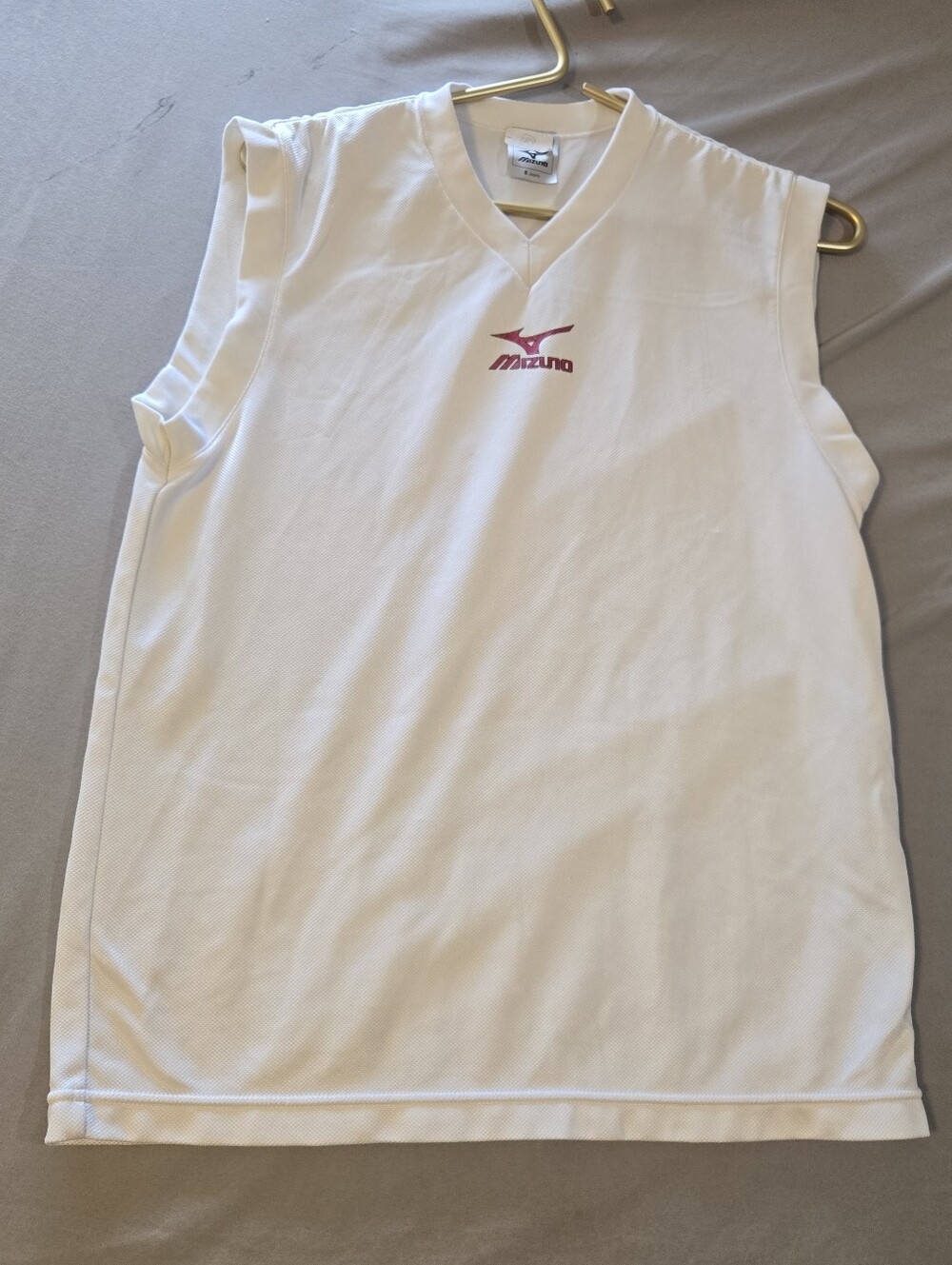 Mizuno White Sleeveless Athletic Tank with Red Logo Size Small